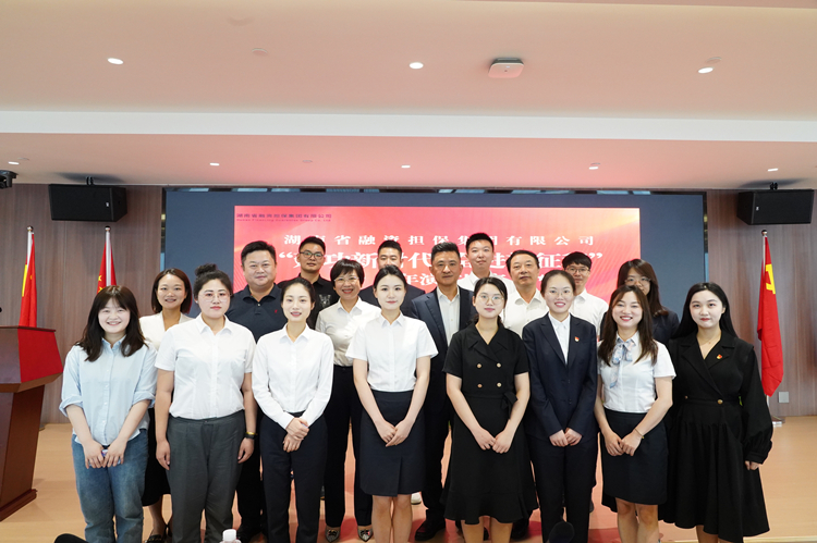 演讲角逐合影_副本1.jpg 演讲角逐合影_副本1.jpg