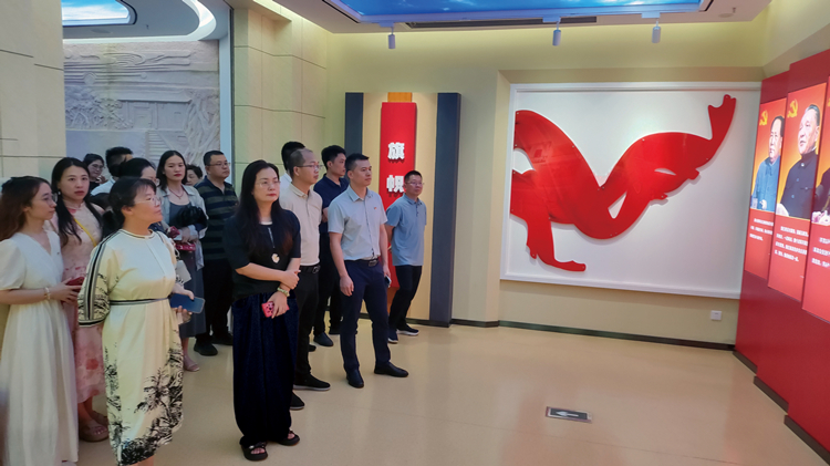 湘诚赴长沙市廉政警示教育基地旅行2_副本.jpg 湘诚赴长沙市廉政警示教育基地旅行2_副本.jpg